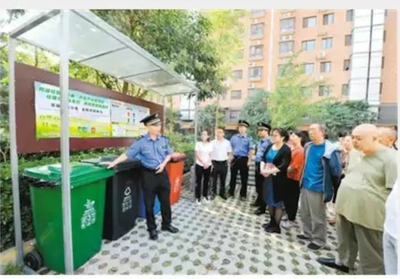 太华路街道城管执法中队 出真力、用真心、动真情，服务市民生活垃圾经营